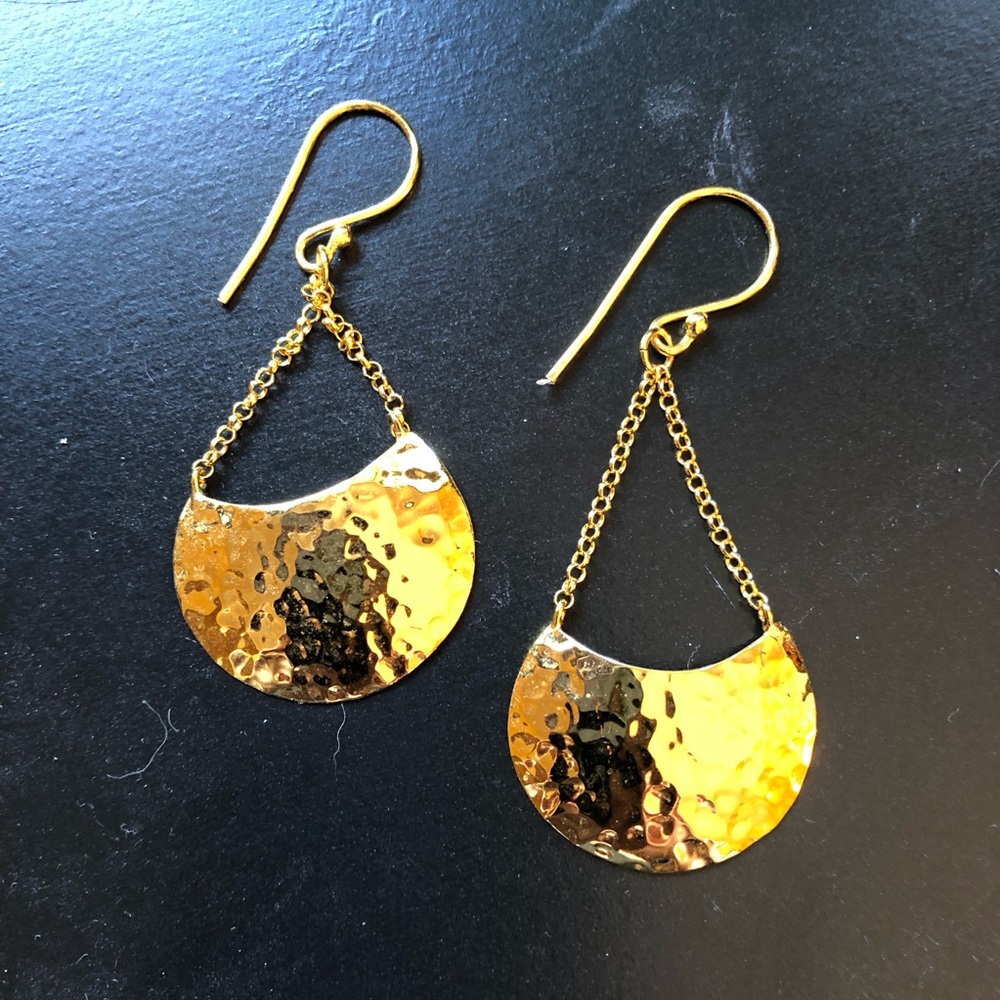 Earring 14kt plated dangle hammered earrings.